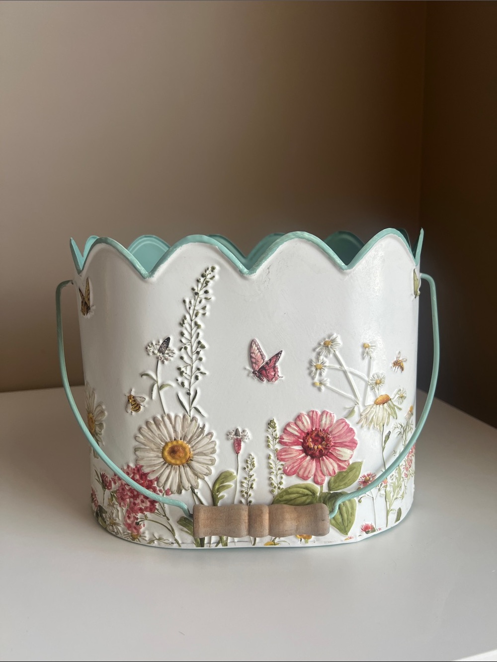 White Floral Scalloped Metal Planter with Mint Handle